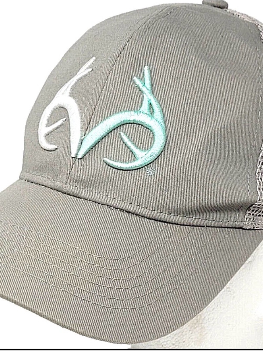 Women’s Set of 3 RealTree Outfitters Trucker Cap w Embroidered antlers